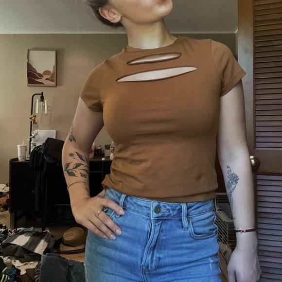 Distressed layering tee - Picture 1 of 3